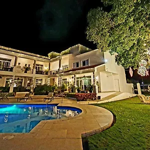 https://villa-segovia.quintano-roohotels.com