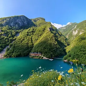 https://riverside-komani-lake.albaniahotels.org